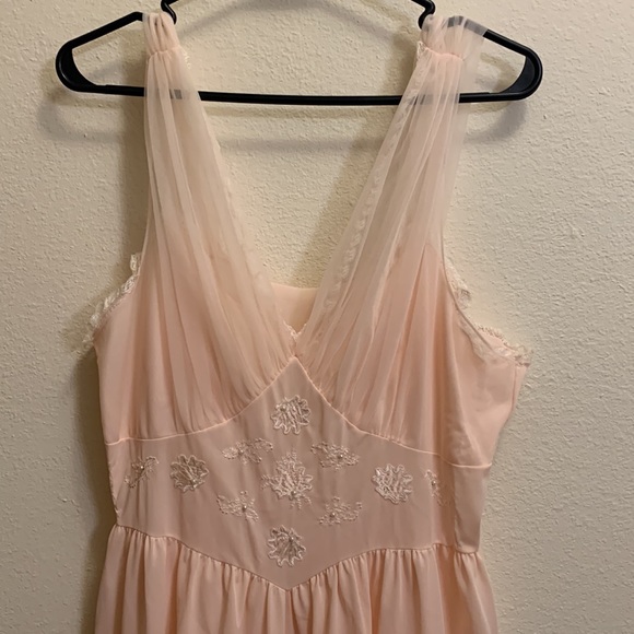 Vintage pastel pink night gown - Picture 2 of 11